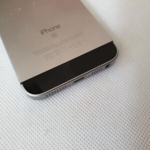 APPLE IPHONE SE 16GB GREY IOS 15 UNLOCKED PHONE !! EXECELLENTCONDITION !!