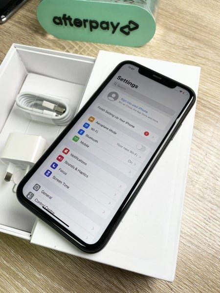 Apple iPhone 11 128GB Unlocked Phone Black A Grade Excellent Condition