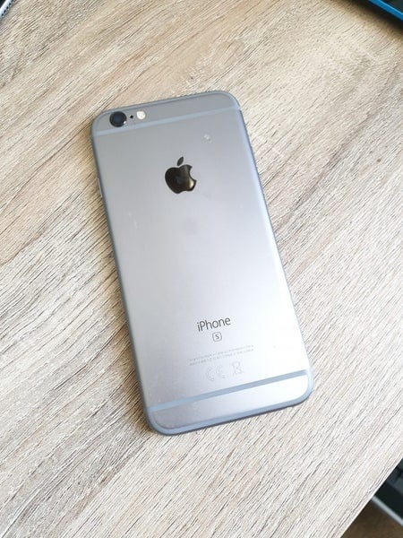 Apple iPhone 6S 32GB SMARTPHONE on sale !! USED GOOD CONDITION !!