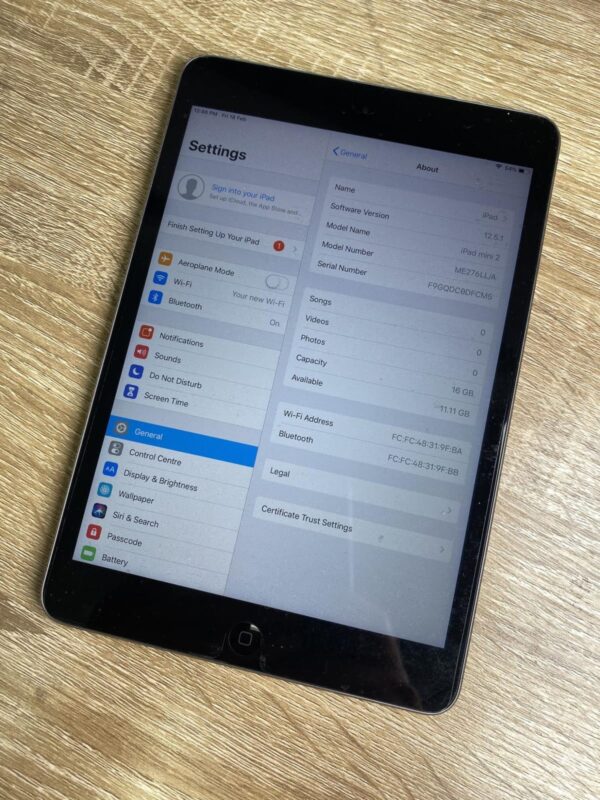 168507db-175f-4b13-a61b-376aa918e895-1.jpg iPad Mini 16GB Unlocked Good Condition + Free case