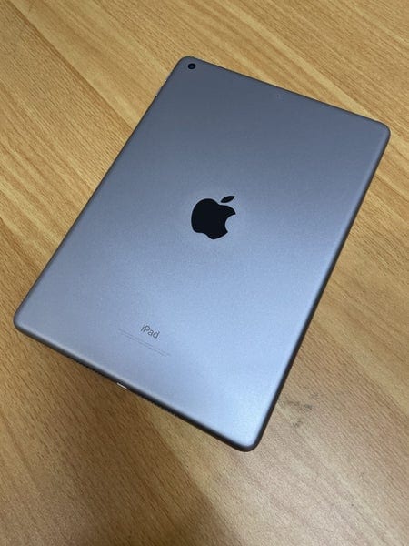 1a62ff98-aab4-40f5-b165-b00e1f90bedb-2.jpg Apple iPad 5 128GB 9.7" A1822 Space Grey WIFI + 4G Model A grade