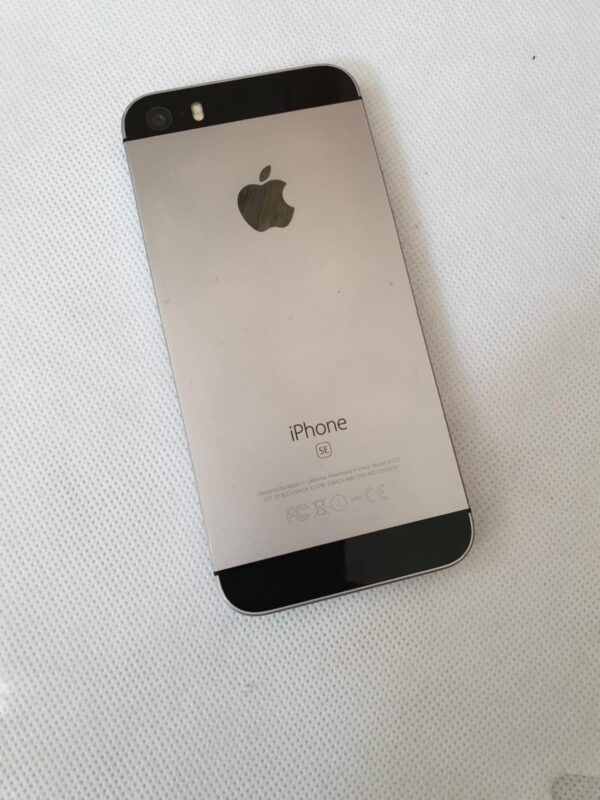 APPLE IPHONE SE 16GB GREY IOS 15 UNLOCKED PHONE !! EXECELLENTCONDITION !!
