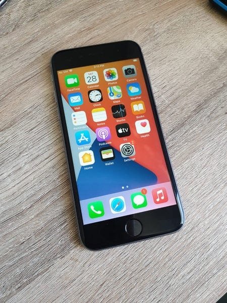 Apple iPhone 6S 32GB SMARTPHONE on sale !! USED GOOD CONDITION !!