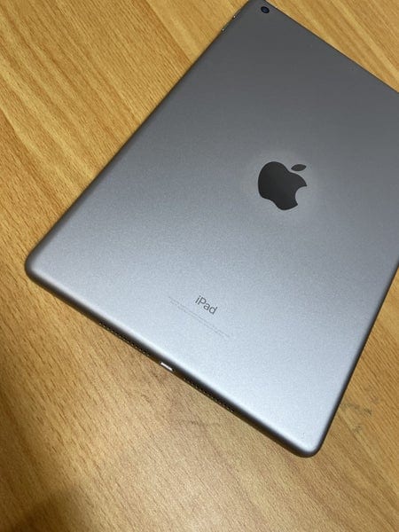 4ba1400d-92ad-4362-acd2-67497c7f51b5-2.jpg Apple iPad 5 128GB 9.7" A1822 Space Grey WIFI + 4G Model A grade