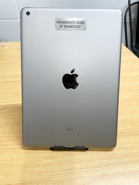 5f8c251d-0de3-4a08-9c82-28cd4977a759-3.jpg Apple iPad 6 6th Gen A1893 / 32GB / WIFI / 9.7" / A Grade LIMITED OFFER