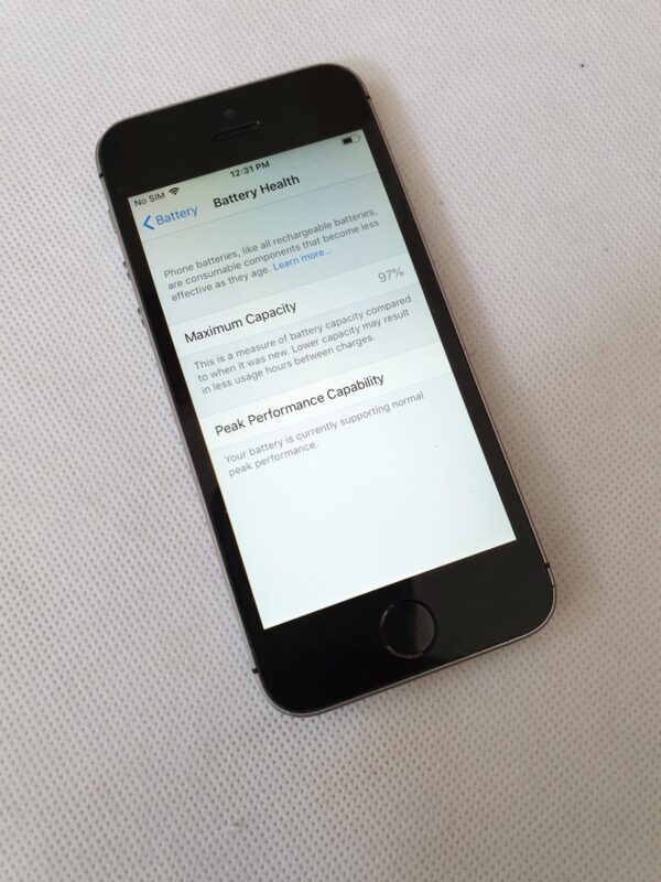 APPLE IPHONE SE 16GB GREY IOS 15 UNLOCKED PHONE !! EXECELLENTCONDITION !!