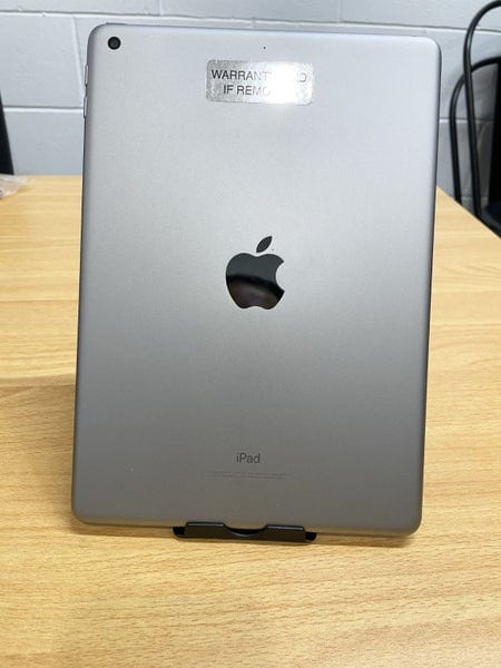 d3bf1337-384a-4b1f-87aa-e63ac9b4915f-3.jpg Apple iPad 6 6th Gen A1893 / 32GB / WIFI / 9.7" / A Grade LIMITED OFFER