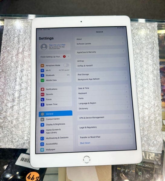 e82a66e0-229e-45f1-80c0-f10bc8c1ea19-3.jpg Apple iPad 7th Gen 32GB Wi-Fi Silver Good Condition 10.2-Inch Tablet