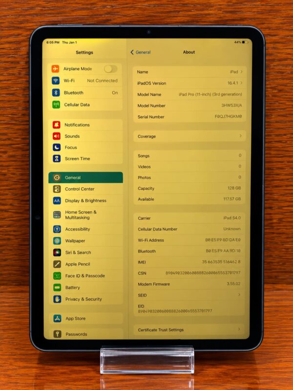03beeb99-7cca-495c-b12d-1611597c38d7-1.jpg Apple iPad Pro 11-inch 3rd Gen Space Grey 128GB Cellular + WiFi – Excellent condition
