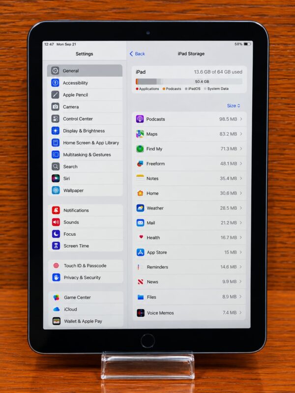 063b8c3f-b258-4621-b206-ca4c50ce4c9b-1.jpg Apple iPad 9th Gen 10.2-inch 64GB Wi-Fi + Cellular Space Grey – Good Condition