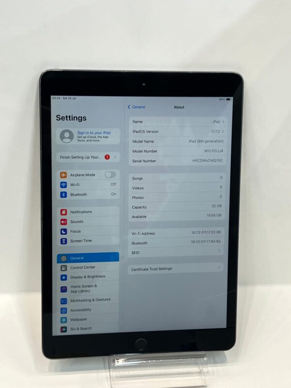 Apple iPad 8th Generation 32GB Space grey Wi-Fi Good Condition Tablet + Free Kids Case