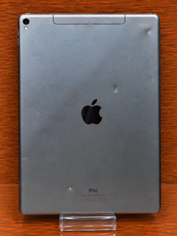 da17ab22-b74e-4630-922a-c6213df39f87.jpg Apple iPad Pro 12.9-inch 2nd Gen 64GB Silver Cellular Good Condition