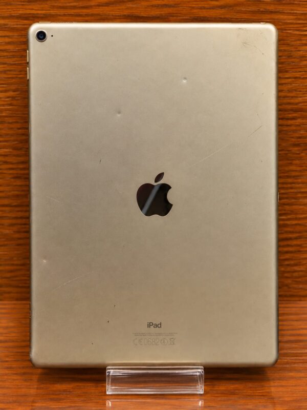 e9c76a47-a879-4301-acac-9b734a740c12-1.jpg Apple iPad Pro 12.9-inch 1st Gen 32GB – Gold – Wi-Fi – Good Condition