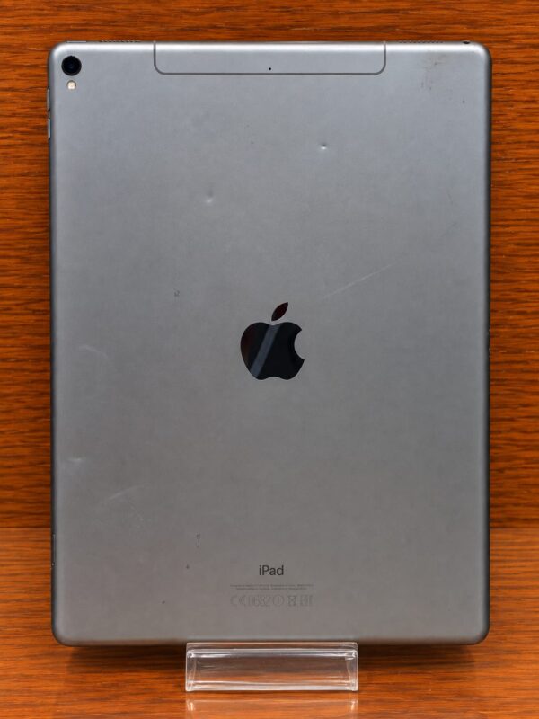 f115d0df-563e-4af0-87b4-b52c9fb43fe7-1.jpg Apple iPad Pro 12.9-inch 2nd Gen 64GB Silver Wi-Fi + Cellular – Good Condition