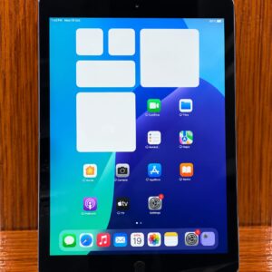 Apple iPad 8th Generation 32GB Space Grey Wi-Fi + Cellular – Good Condition-read desc